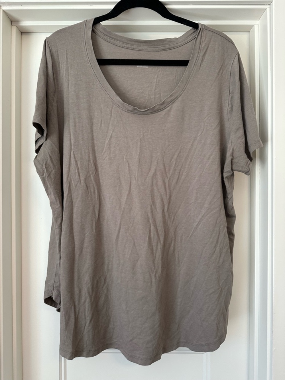 Ava & Viv Short Sleeve Crew Tee in Taupe Gray